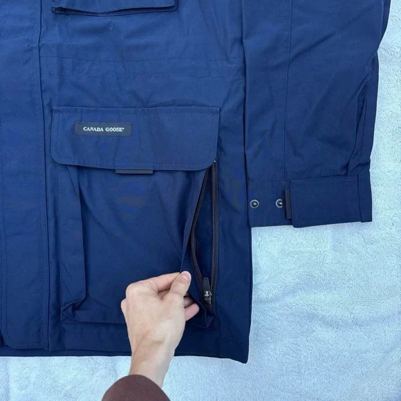 Beautiful new and blue Canada Goose Research Jacket - Picture 2 of 13